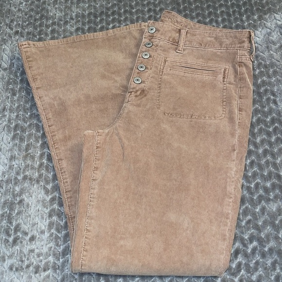 American Eagle Stretch Corduroy Super High Waist Flare Pants.  Size 14S.  Tan - Picture 1 of 11